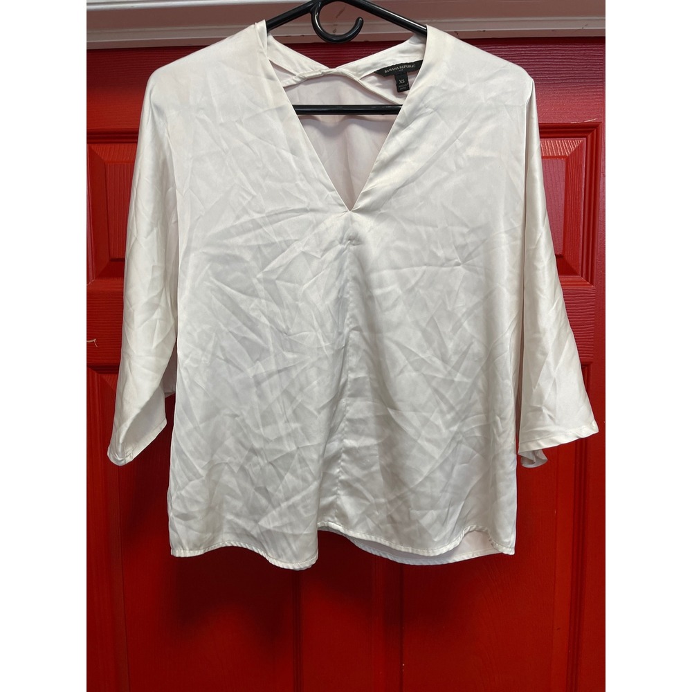 Banana Republic Cream Satin V-Neck Blouse 3/4 Sleeve Keyhole Back XS